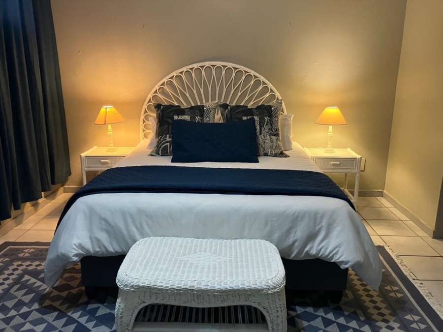 8 Bedroom Property for Sale in Paradise Beach Eastern Cape